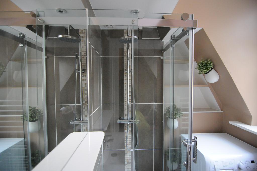 Appartement De Charme Climatise Pour 6 A 8 Pers 阿姆博斯 客房 照片